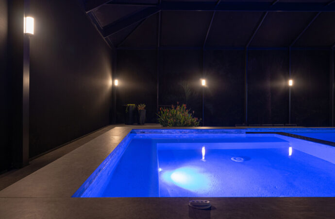 Underwater lighting Services-Ornelas Landscape Design